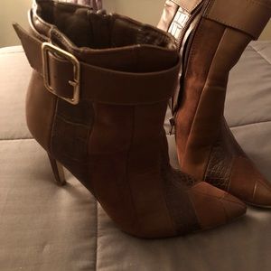 Boots size 8.5 brown